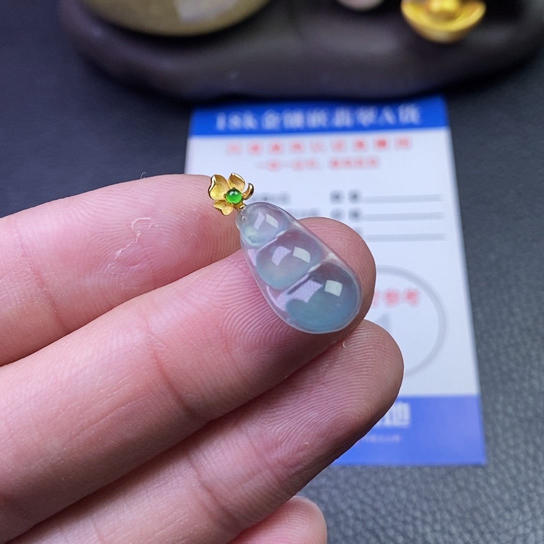 颈饰18K金镶嵌翡翠