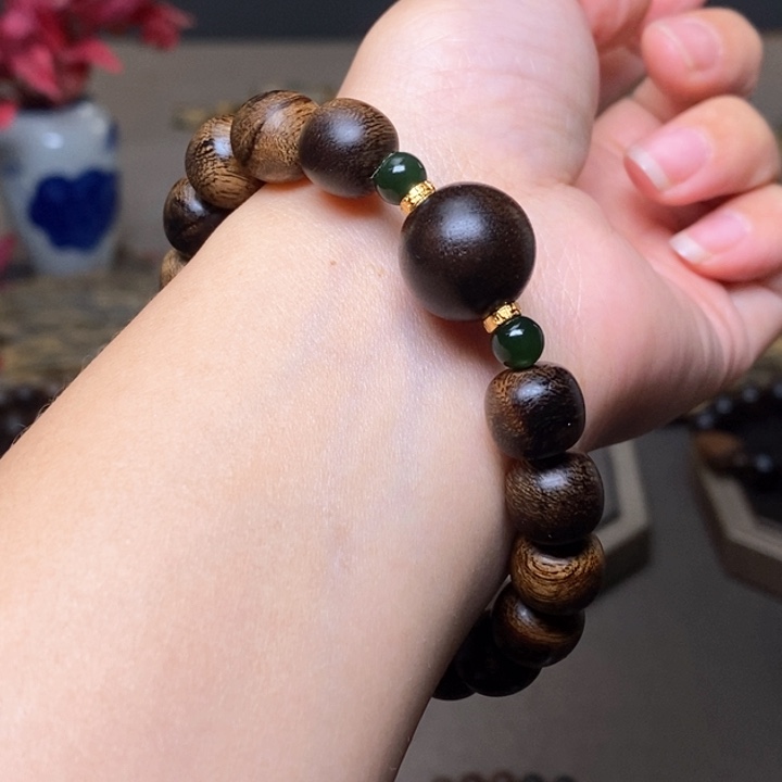 沉香手串越南芽庄瘤疤白棋楠1.0➕绿棋瘤疤1.5设计