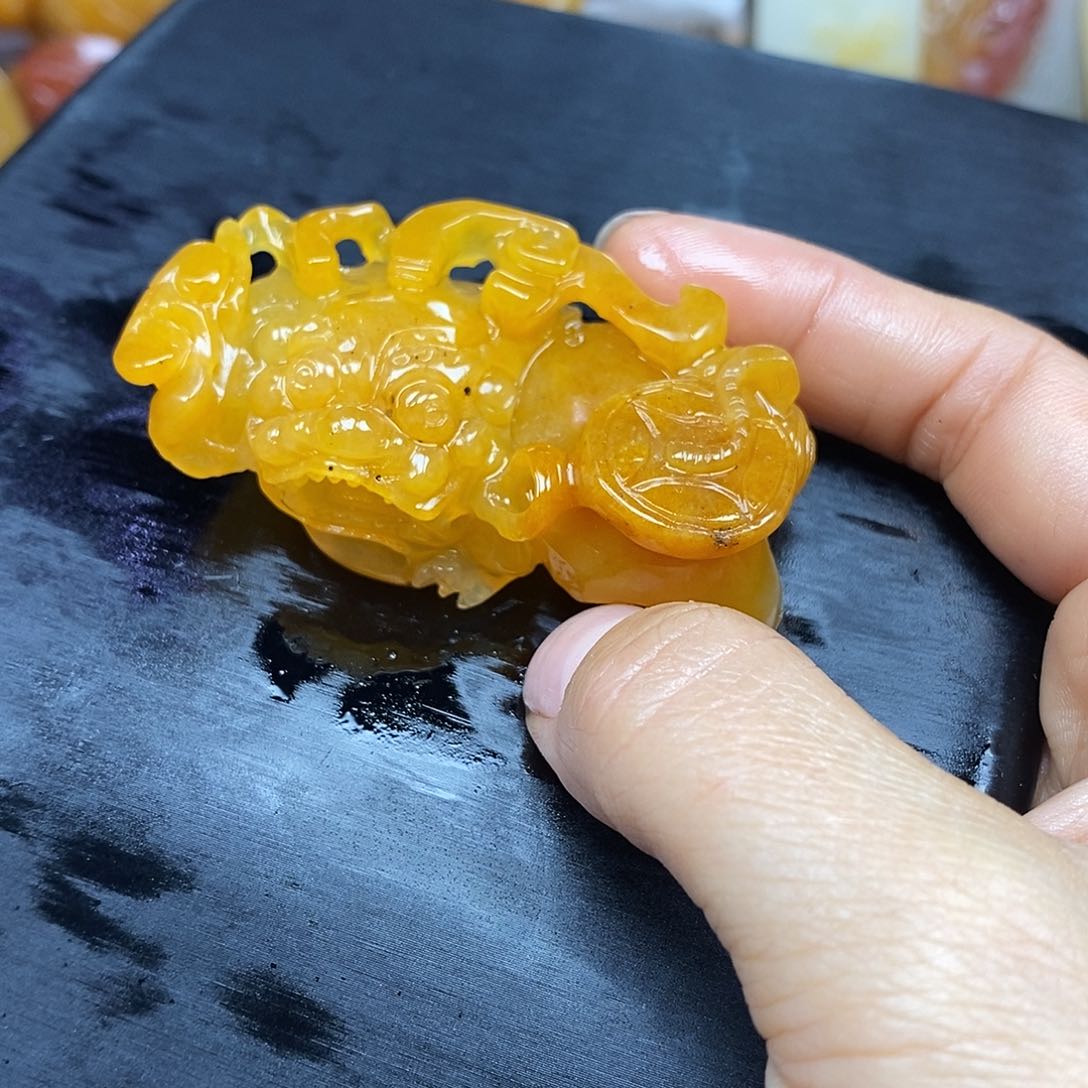 石英质玉（黄龙玉）颈饰未镶嵌