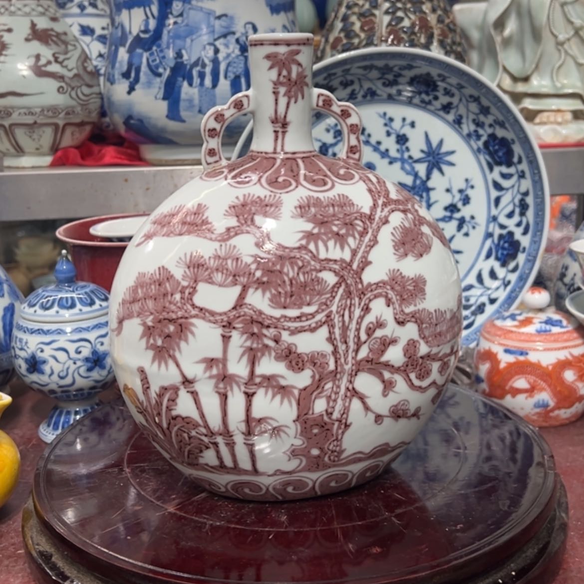 【闪购商品】釉里红抱月瓶欣赏