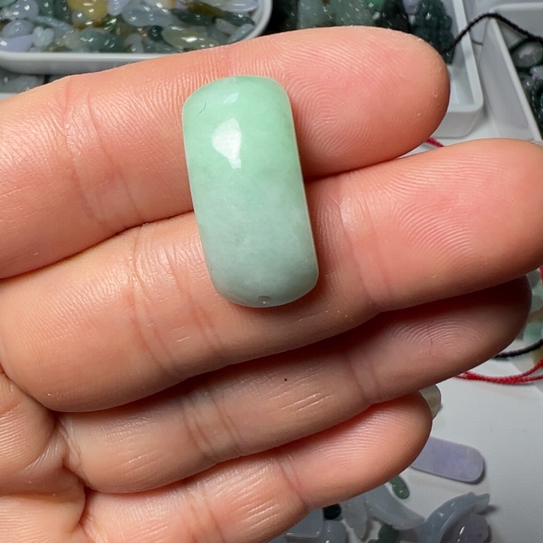 翡翠未镶嵌颈饰两头孔绿手牌一个50块