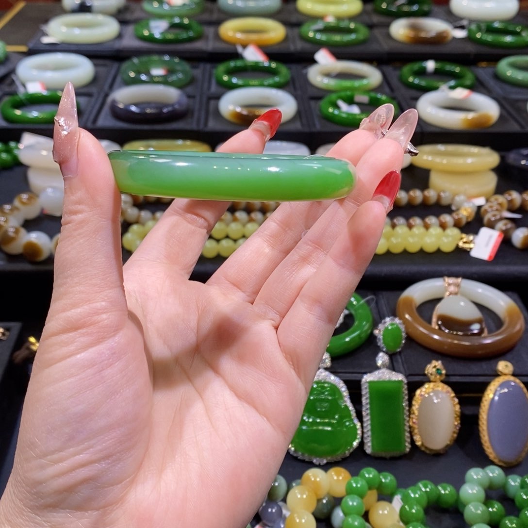 和田玉（碧玉）手镯未镶嵌m****u