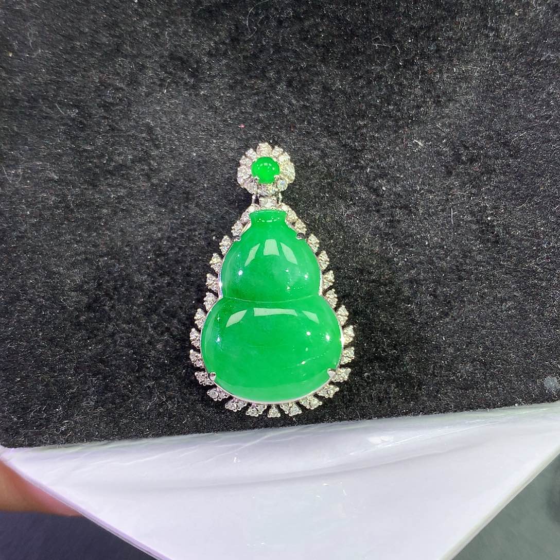 翡翠吊坠(赠链)18K金镶嵌千*子