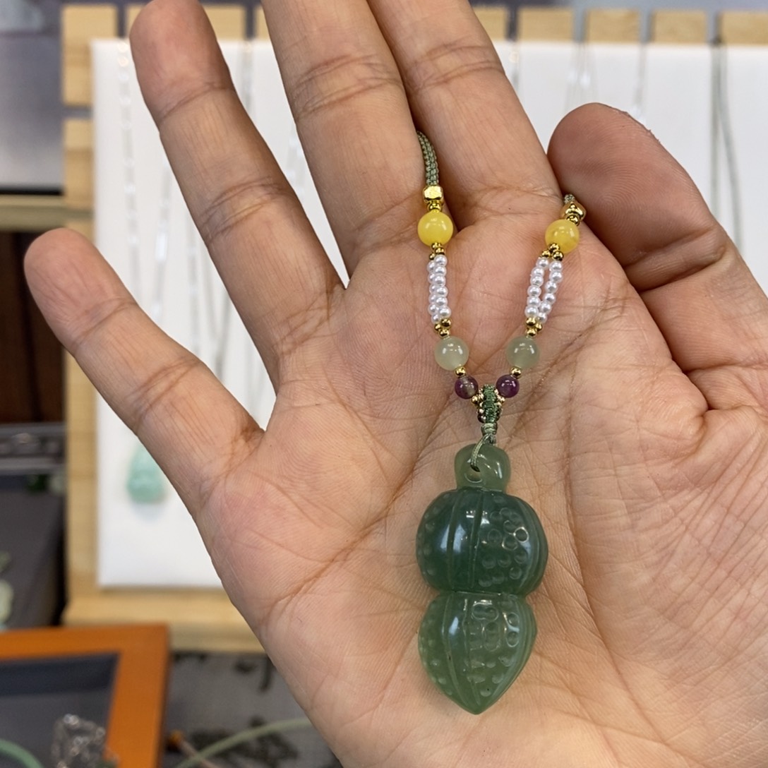 岫玉颈饰未镶嵌岫玉