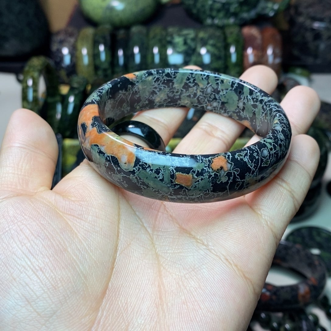 秋***风蛇纹石玉未镶嵌项链