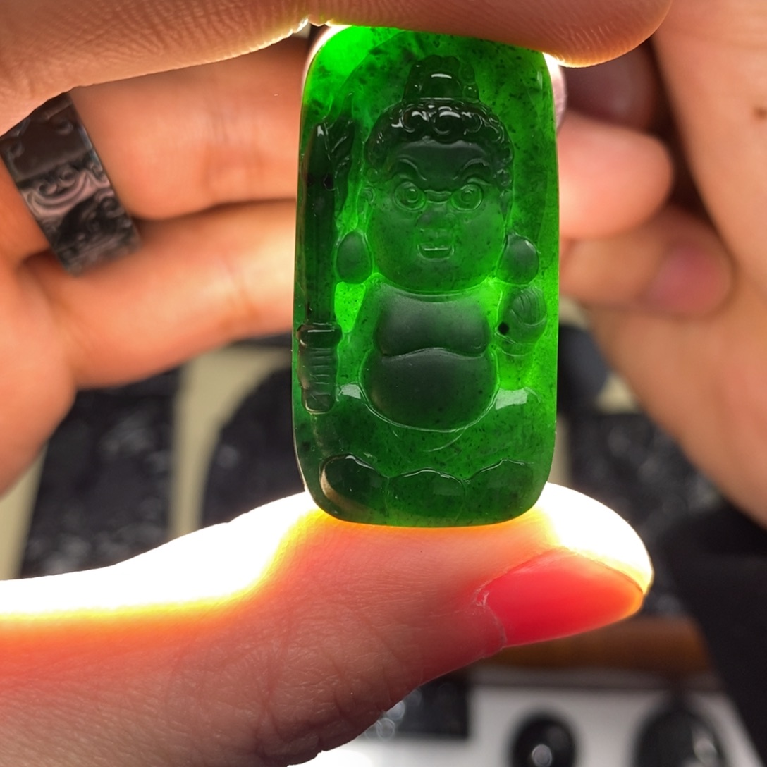 翡翠颈饰未镶嵌宝宝不动明王