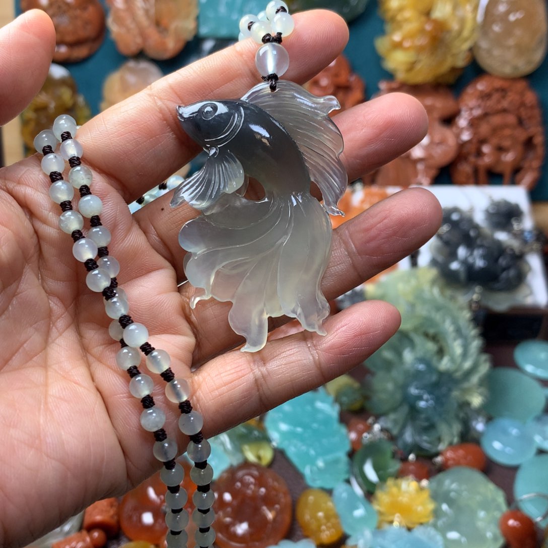 蛇纹石玉未镶嵌挂坠