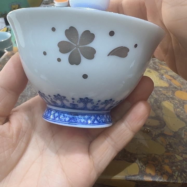 骨瓷盖碗一个，瓷。品茗