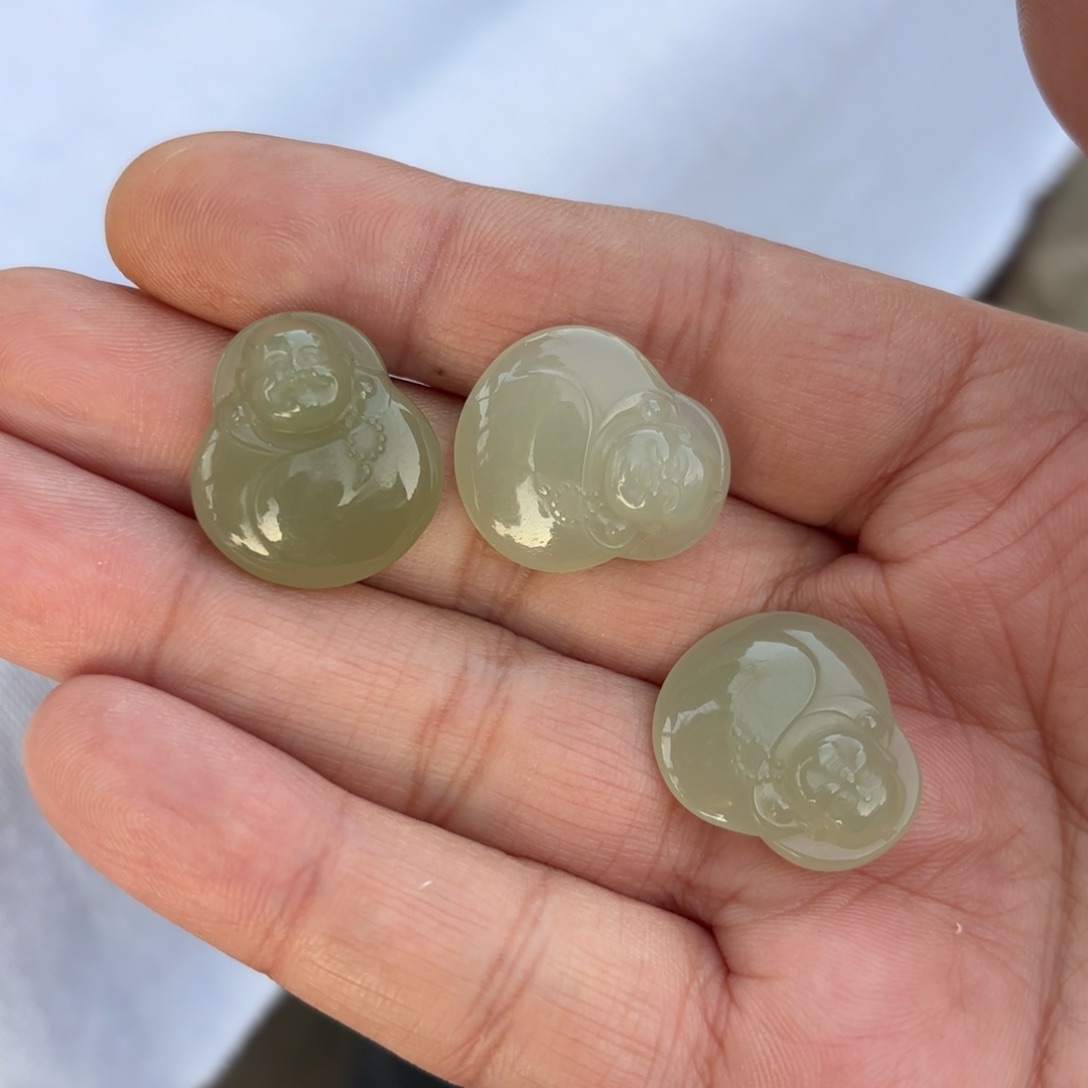 颈饰未镶嵌和田玉小佛20尺寸。拍一发一