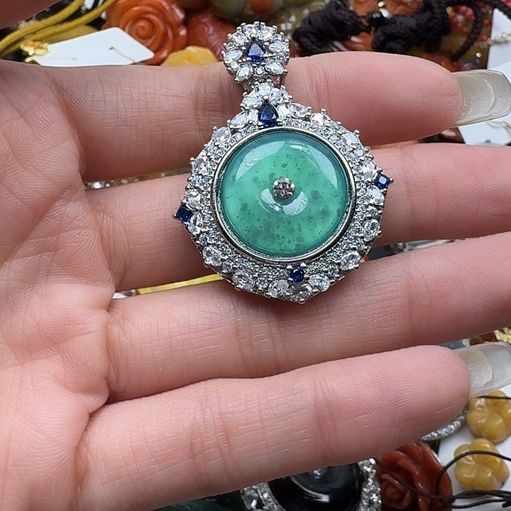 翡翠未镶嵌颈饰翡翠