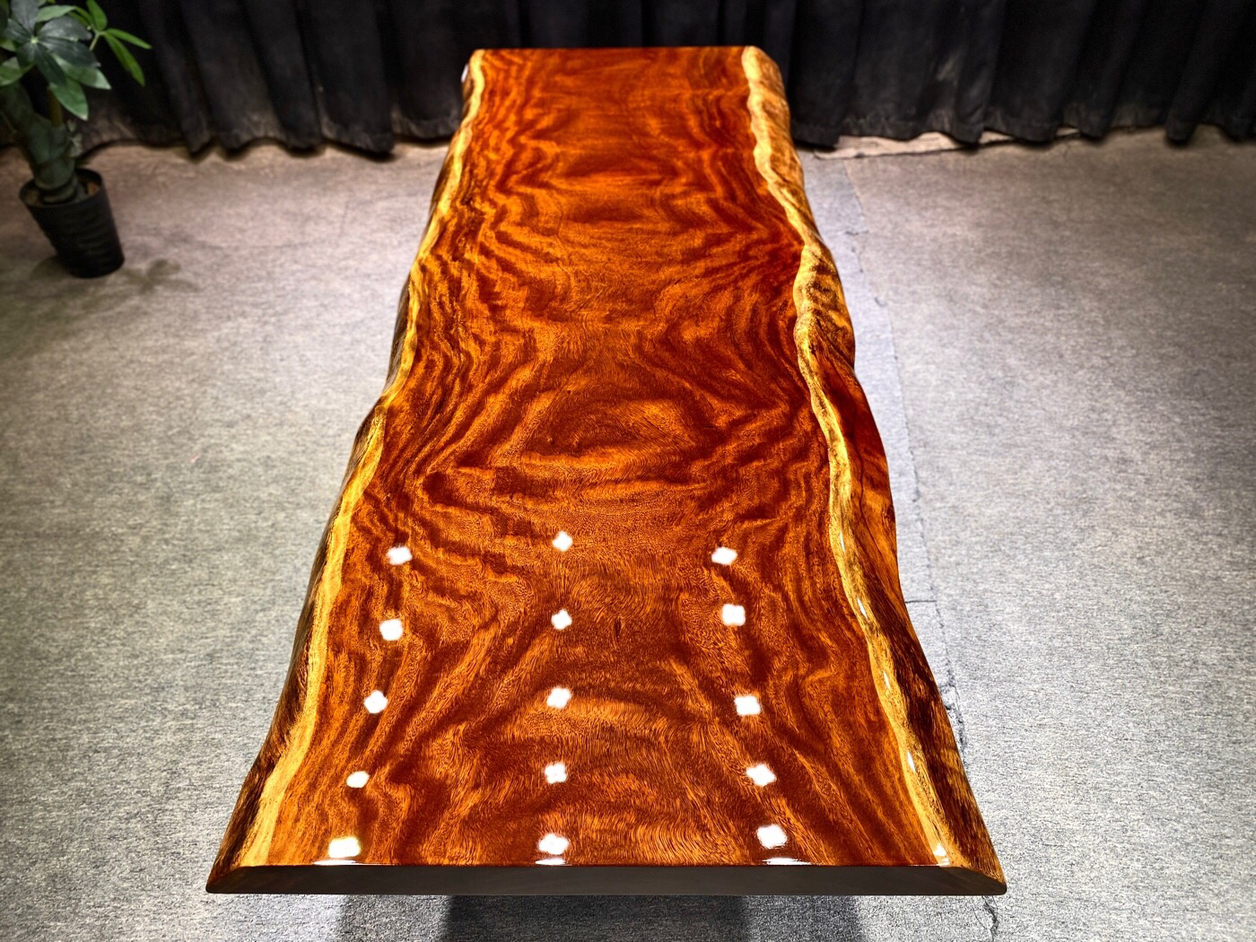 特纹红塔利倒盖自然边 236*92.5*8（亮光烤漆巴花工艺）不包邮）