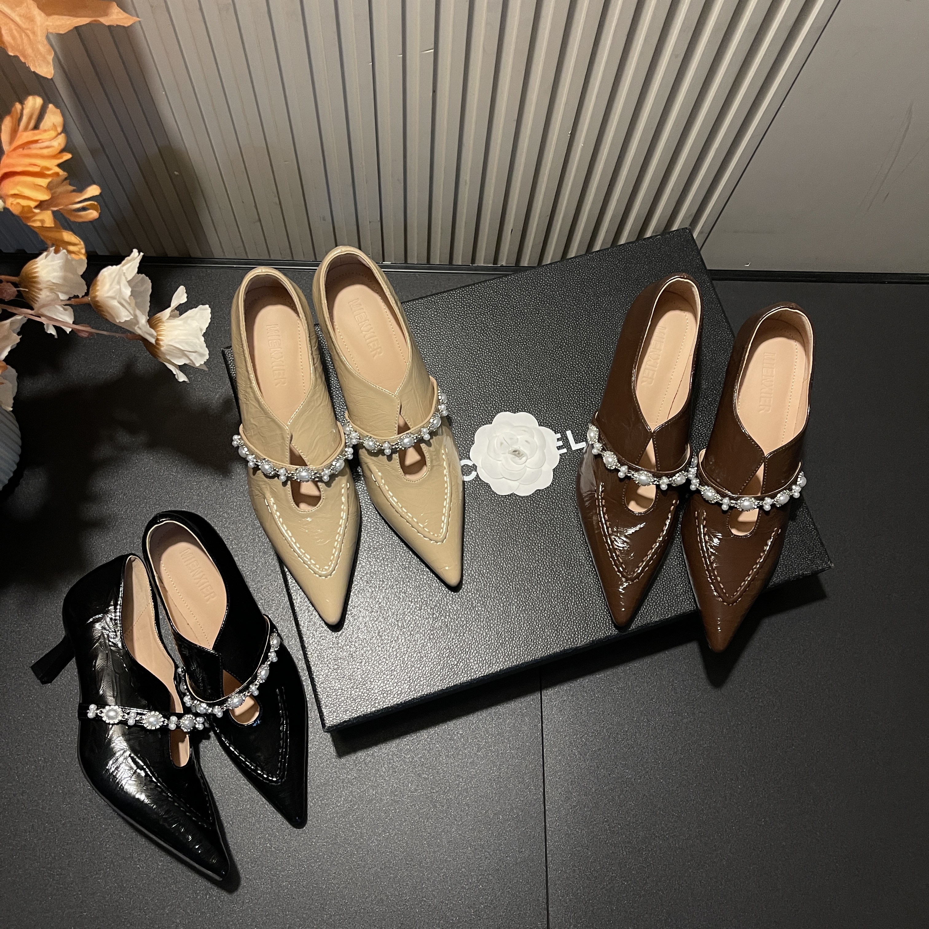 【现现】新款时尚珍珠高级感设计休闲舒适气质百搭尖头细跟高跟鞋