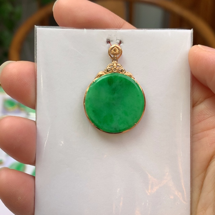 翡翠颈饰18K金镶嵌翡翠吊坠