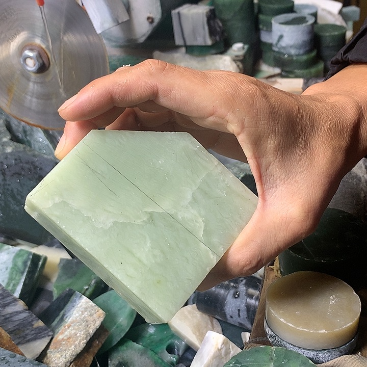 颈饰未镶嵌和田玉（糖玉）