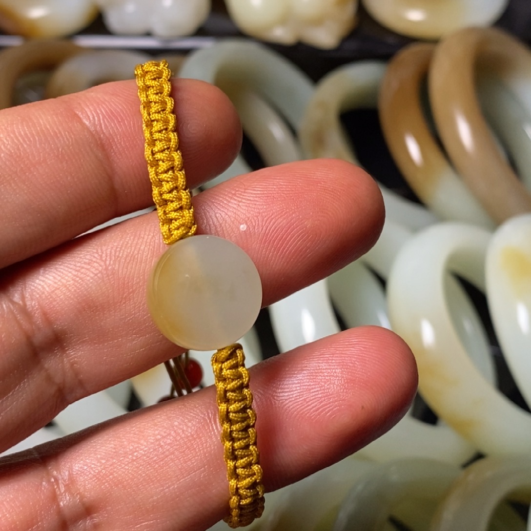 百***合和田玉（糖玉）未镶嵌颈饰