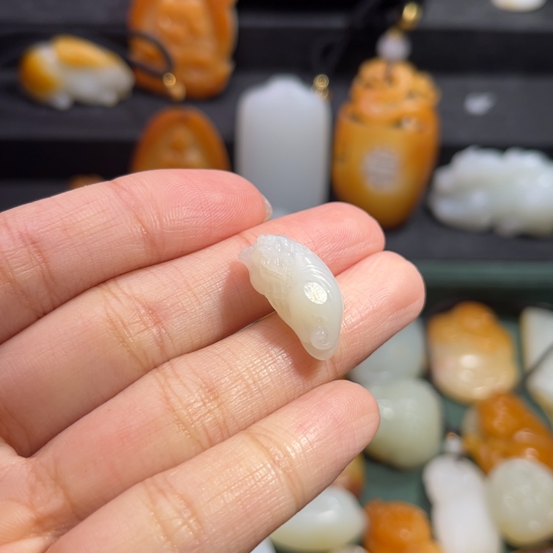 和田玉颈饰未镶嵌龙*杯