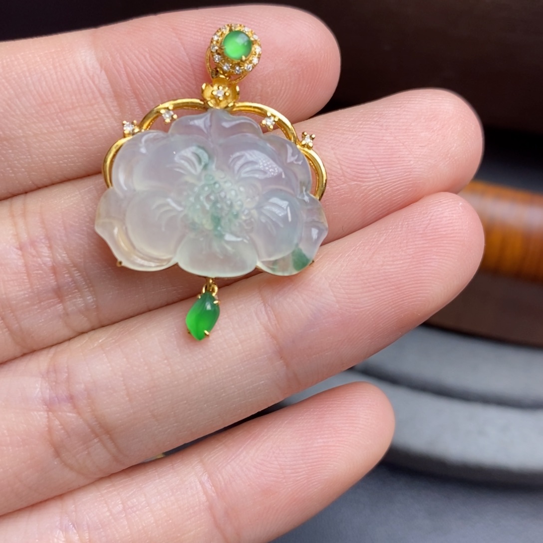 翡翠颈饰18K金镶嵌谢****618Ｋ金莲花吊坠（不退换）