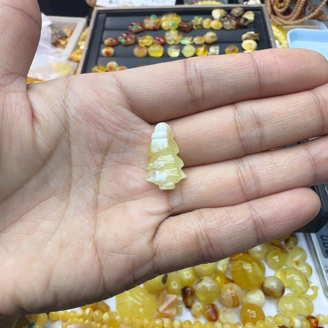 琥珀未镶嵌裸石0.86g