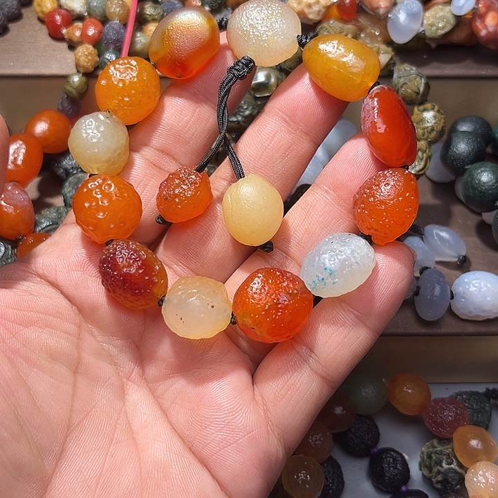 阿拉善彩玛瑙手串