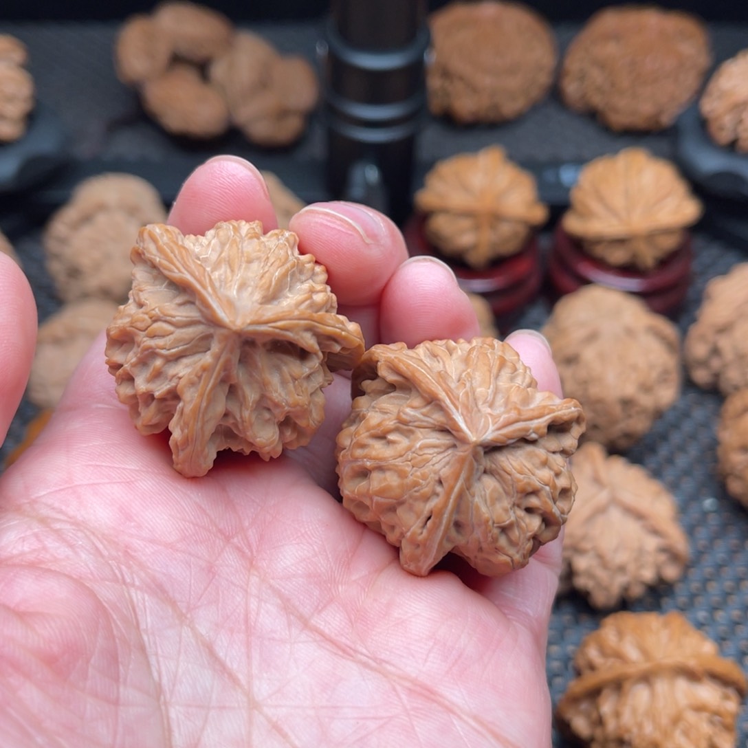 文玩核桃吊坠异形猫头鹰三棱