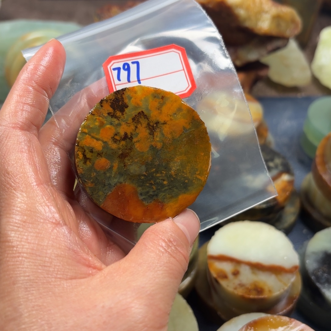 花***椒蛇纹石玉未镶嵌珠宝半成品