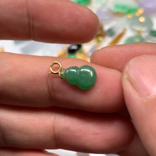 翡翠颈饰未镶嵌翡翠