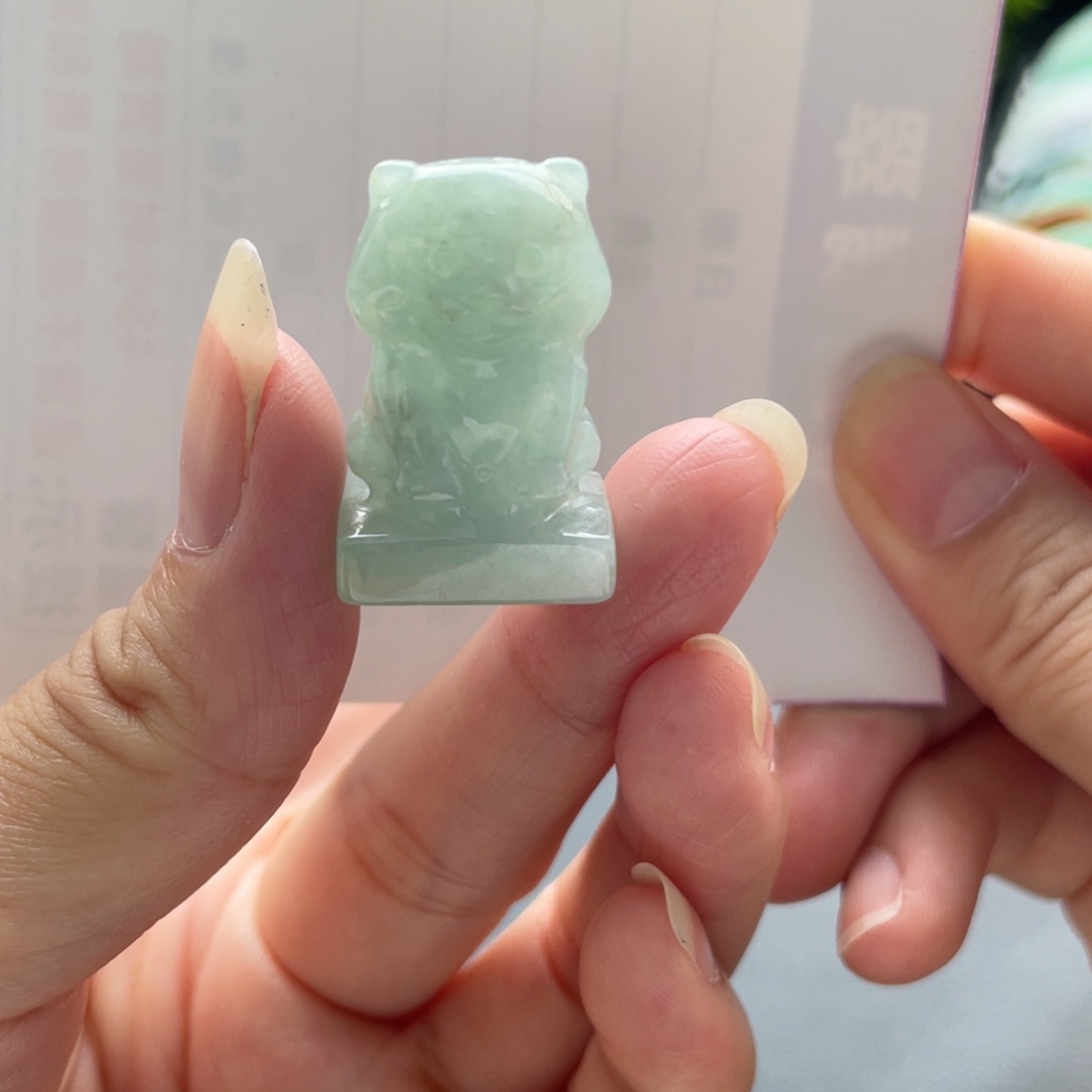 翡翠未镶嵌颈饰纹吊坠