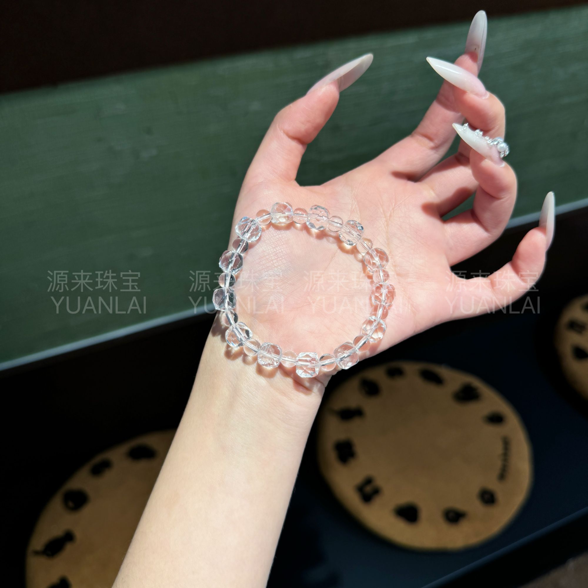 YY11 白水晶棱形切面方糖手串