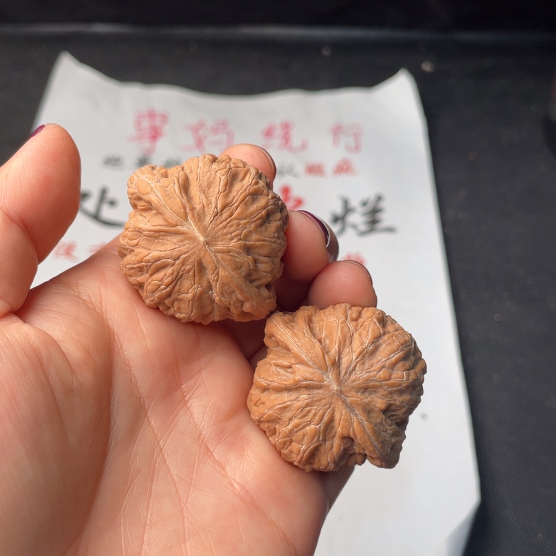 文玩核桃把件546。40铁锤有黄