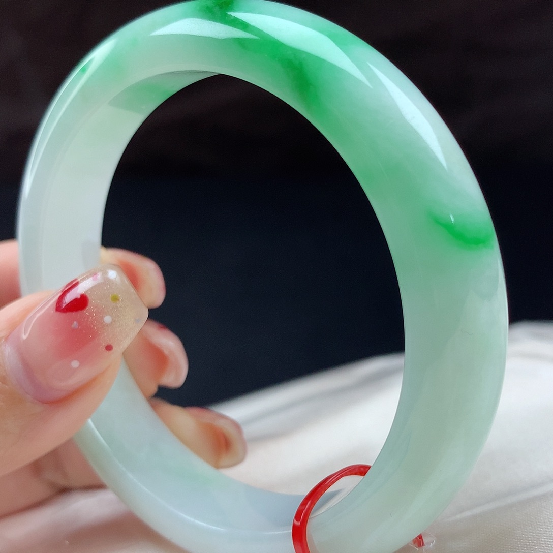 翡翠手镯未镶嵌96784，