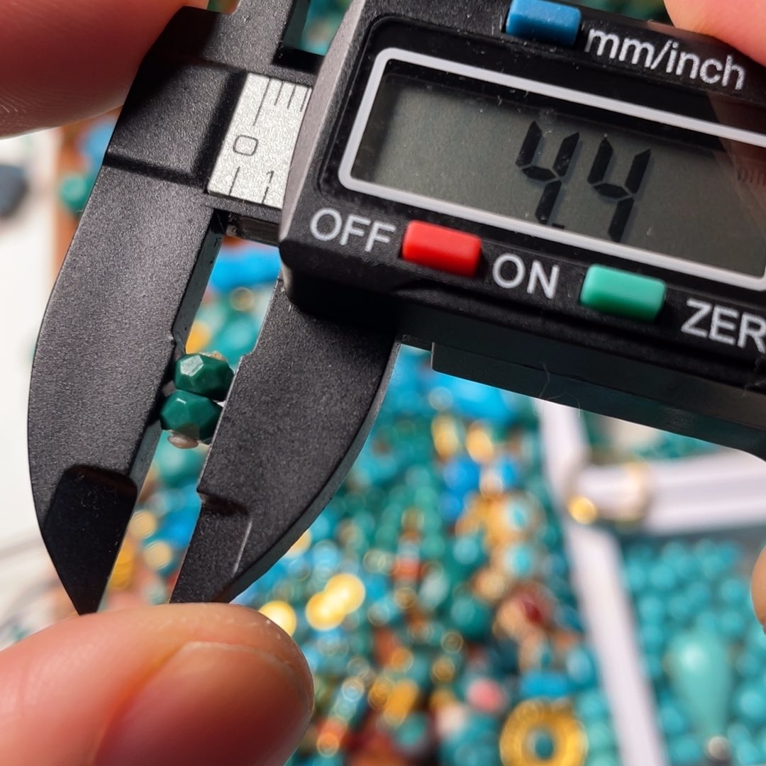 绿松石颈饰未镶嵌樊*