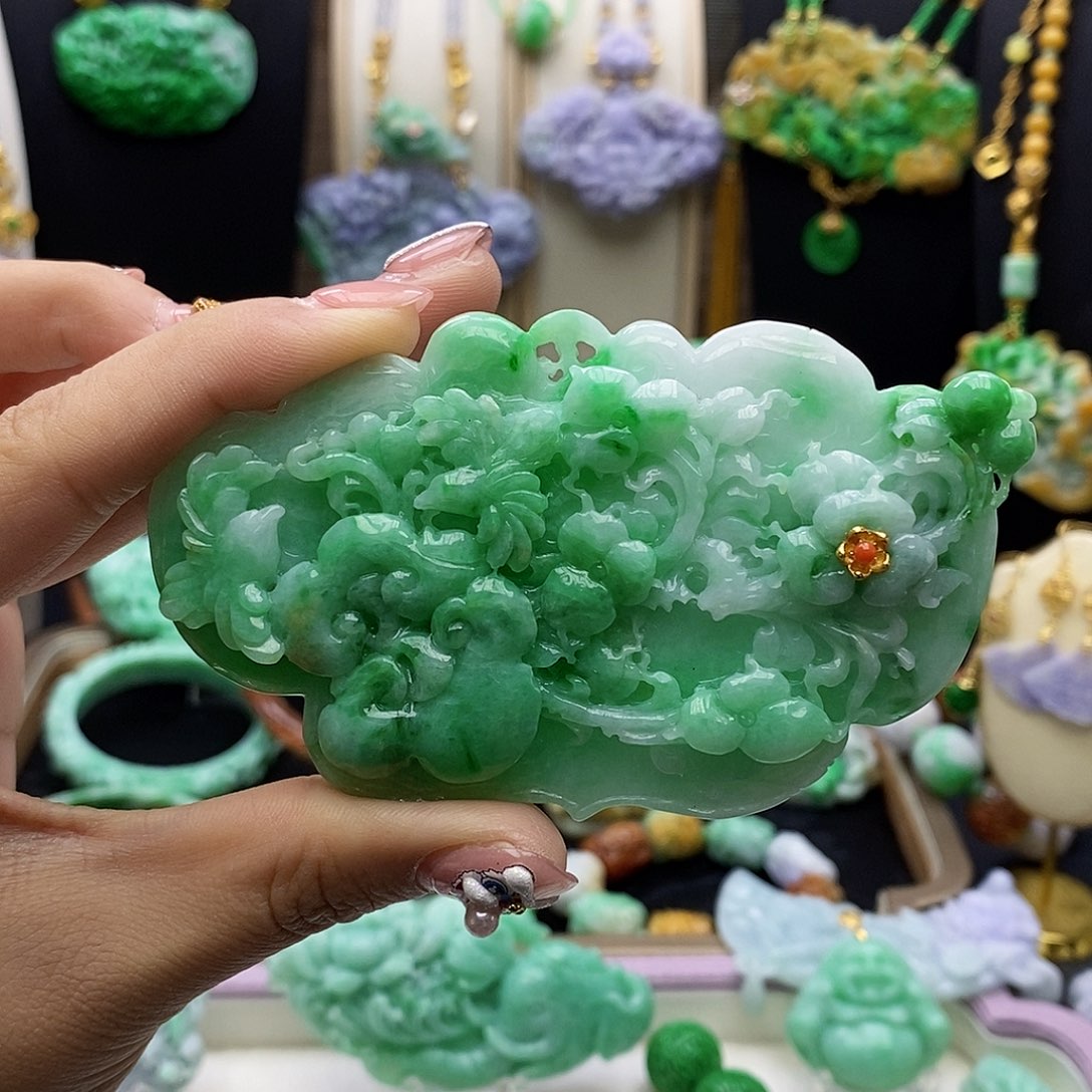 翡翠颈饰未镶嵌天然