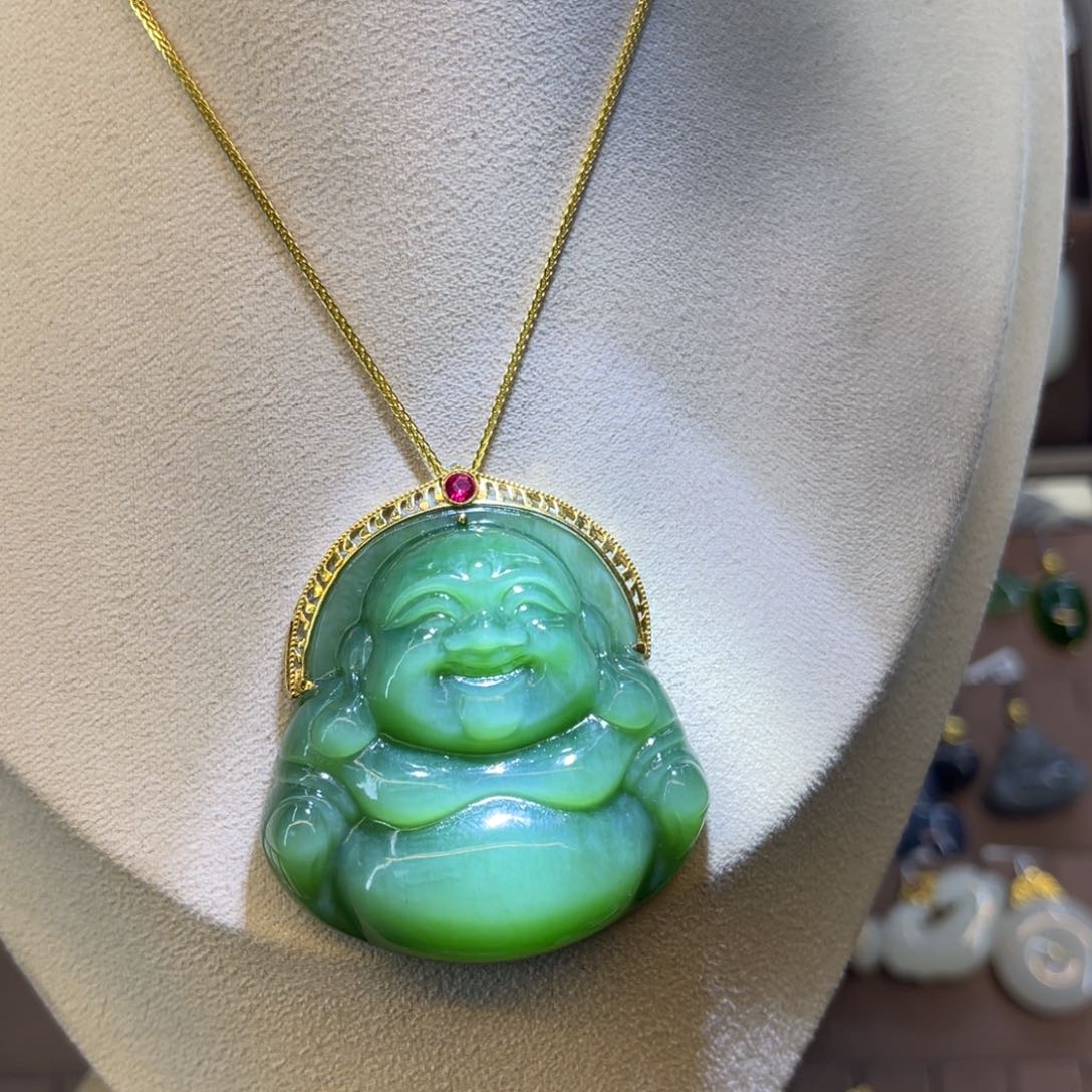 和田玉吊坠18K金镶嵌