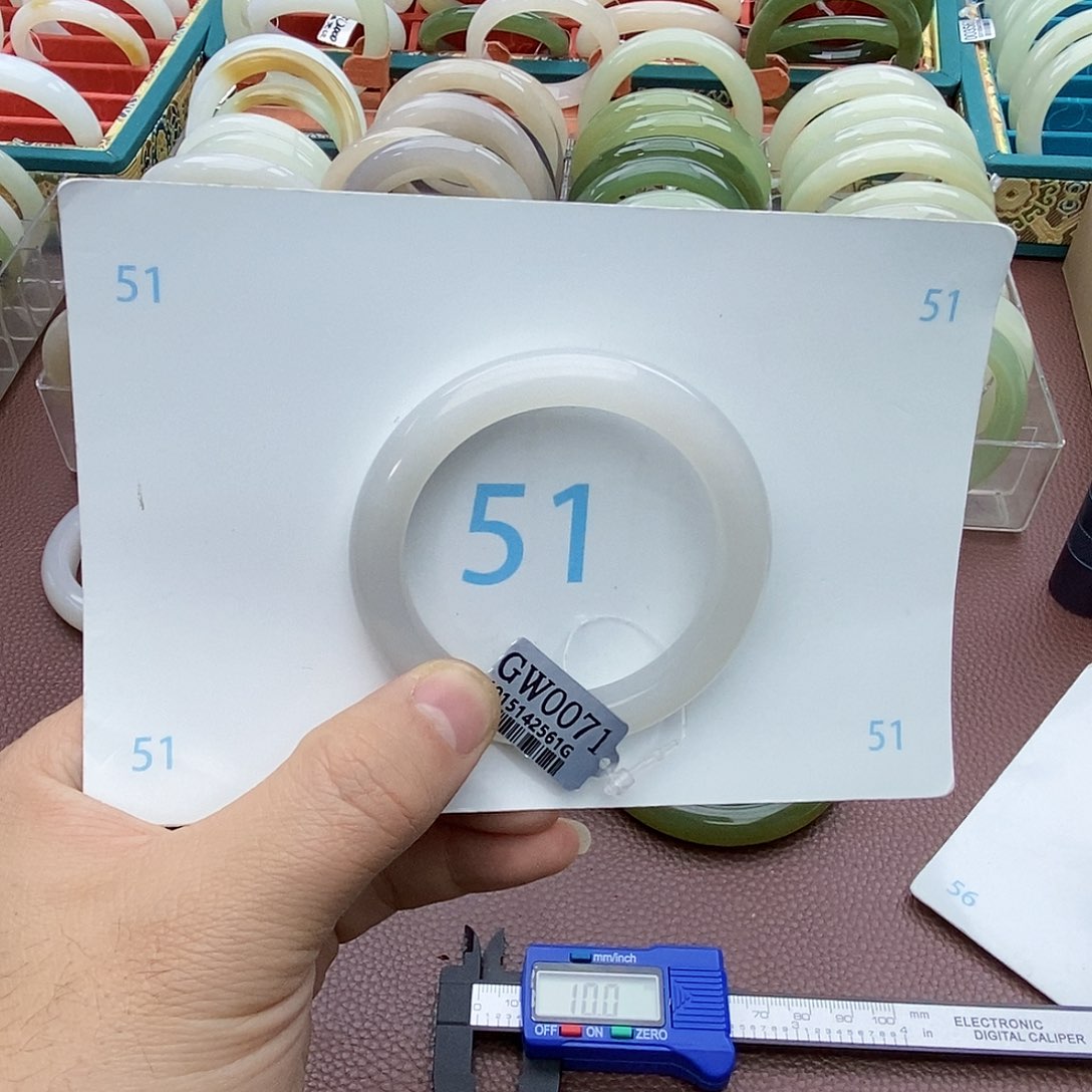 和田玉手镯未镶嵌小**学