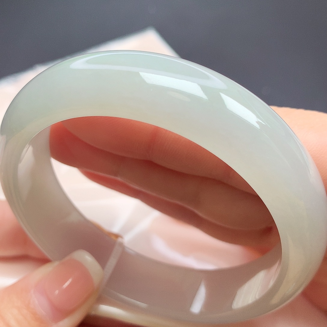 翡翠手镯未镶嵌58圈口