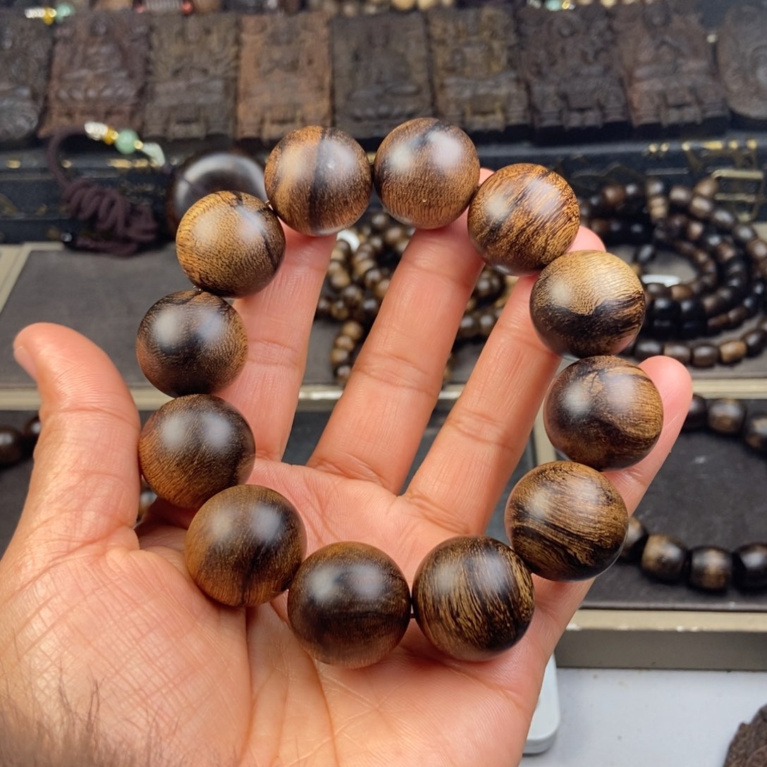 沉香手串催****o越南芽庄白虎斑留疤