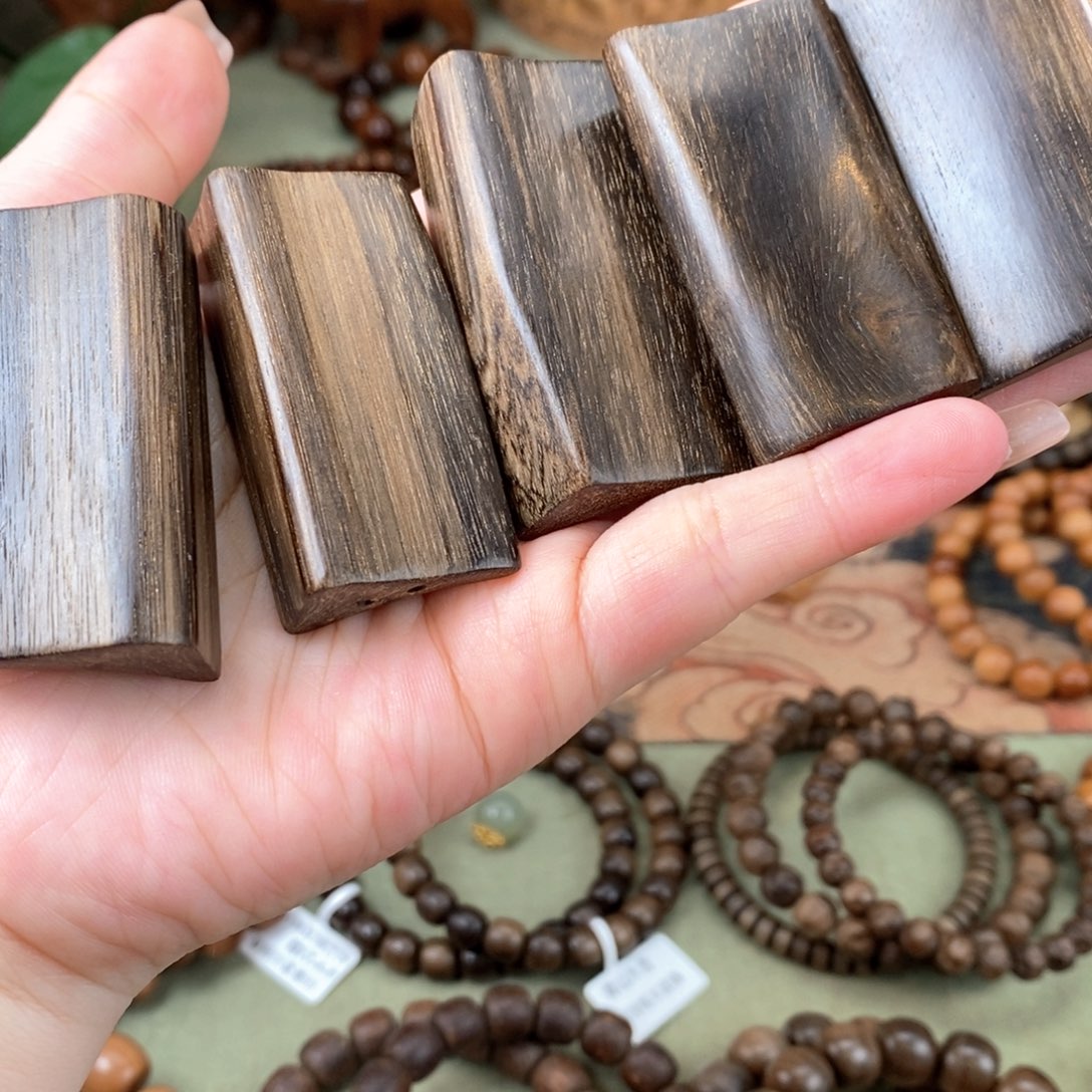 贡木手串/手链墨绿随型761