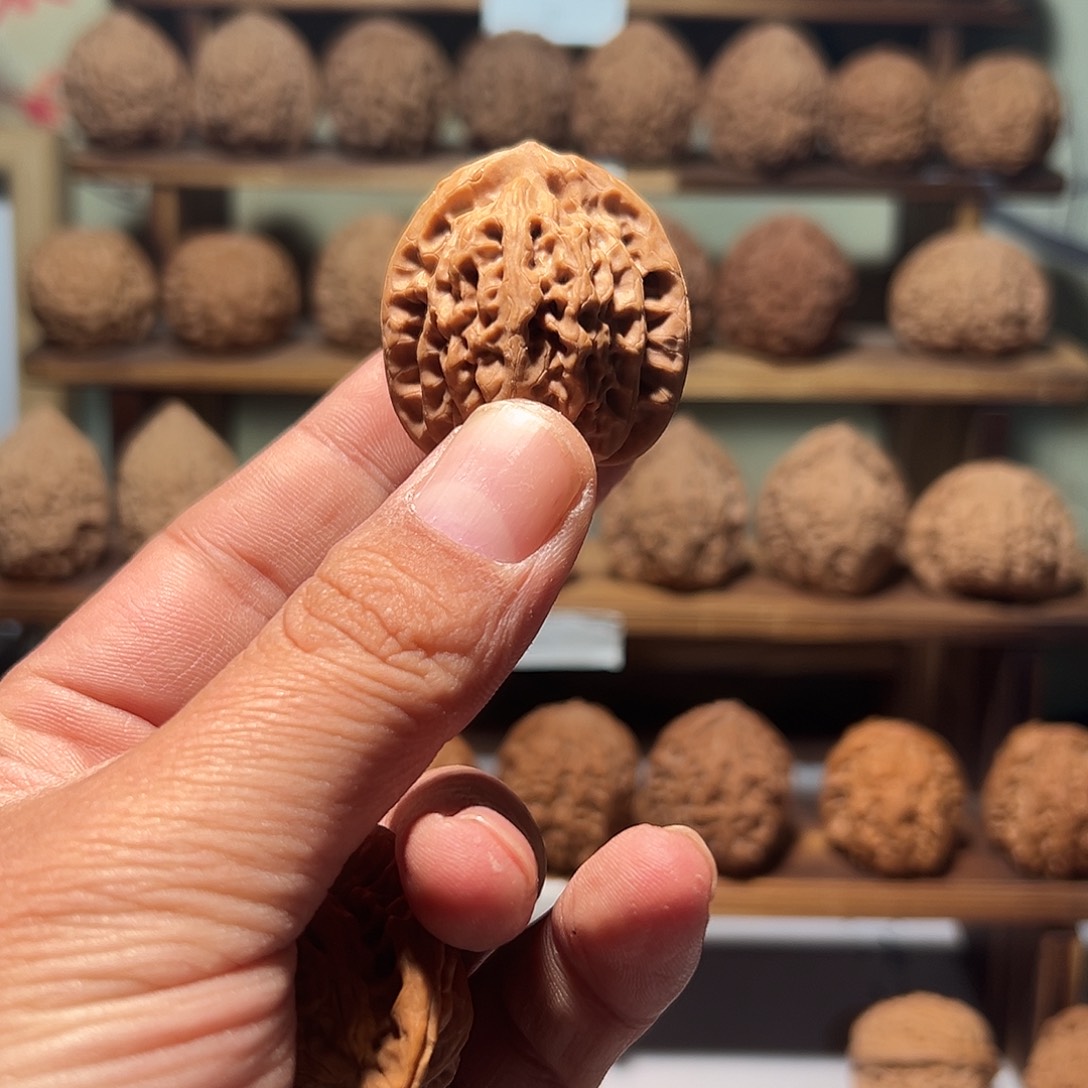 兴**术文玩核桃，佛肚核桃