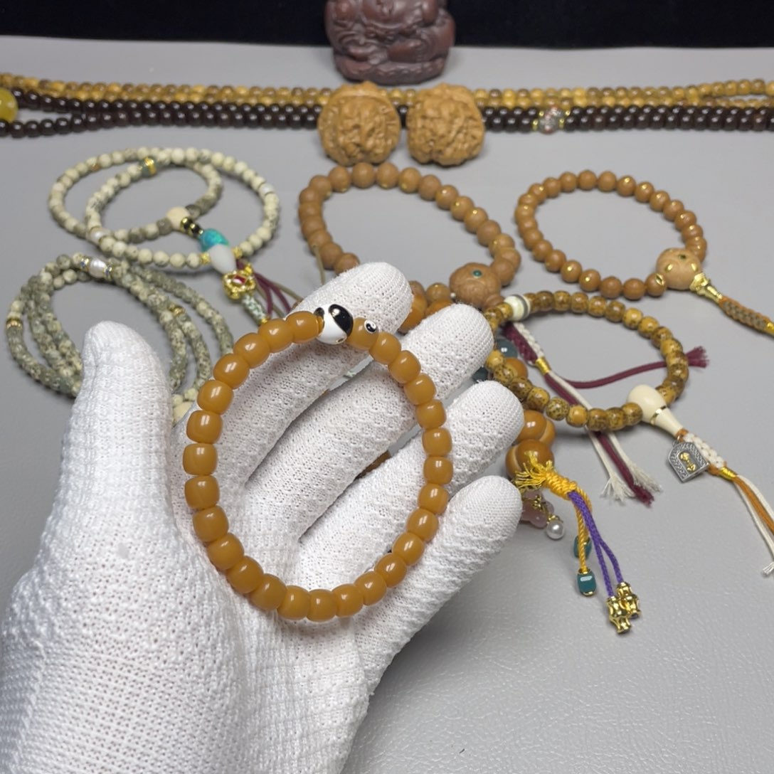 白玉菩提吊坠。。。。。。。。。。。。。。