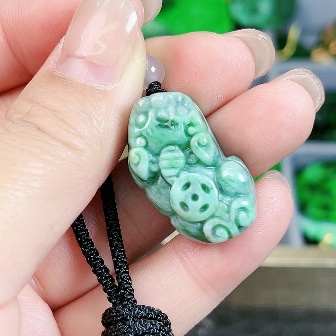 翡翠颈饰未镶嵌吊坠