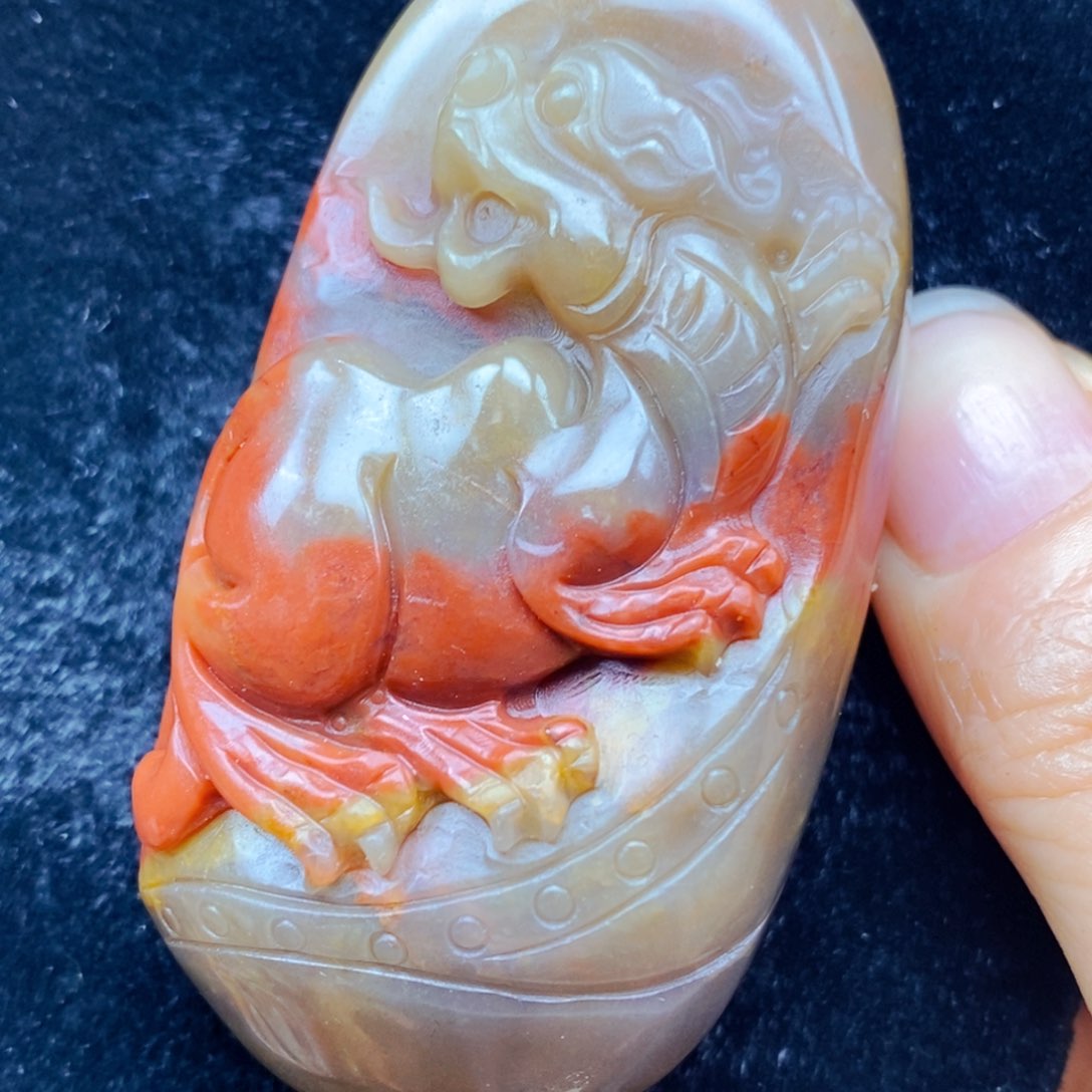 未镶嵌石英质玉（黄龙玉）颈饰