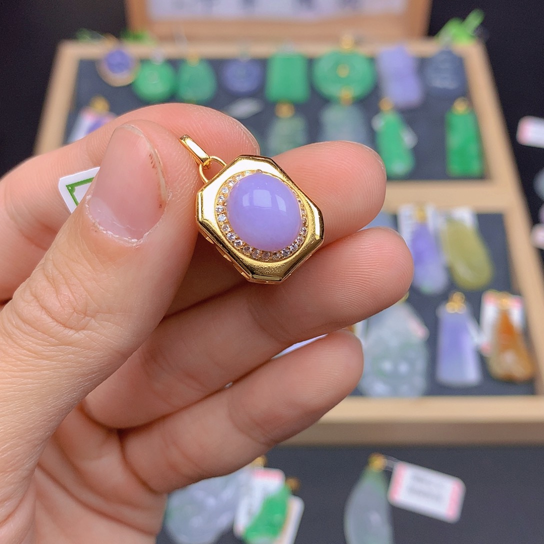 翡翠颈饰未镶嵌翡翠