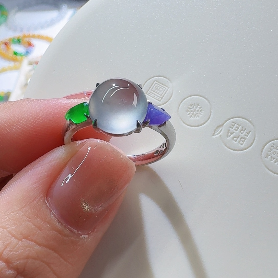 翡翠颈饰18K金镶嵌戒指