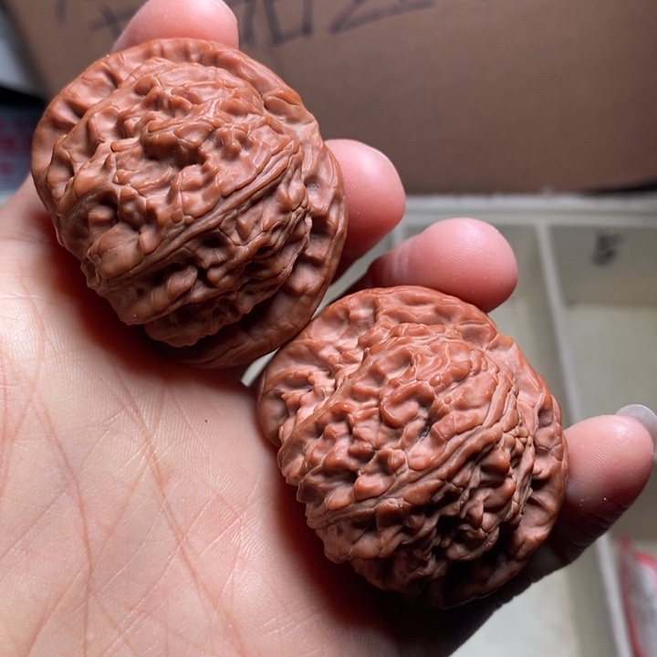 文玩核桃吊坠白狮子