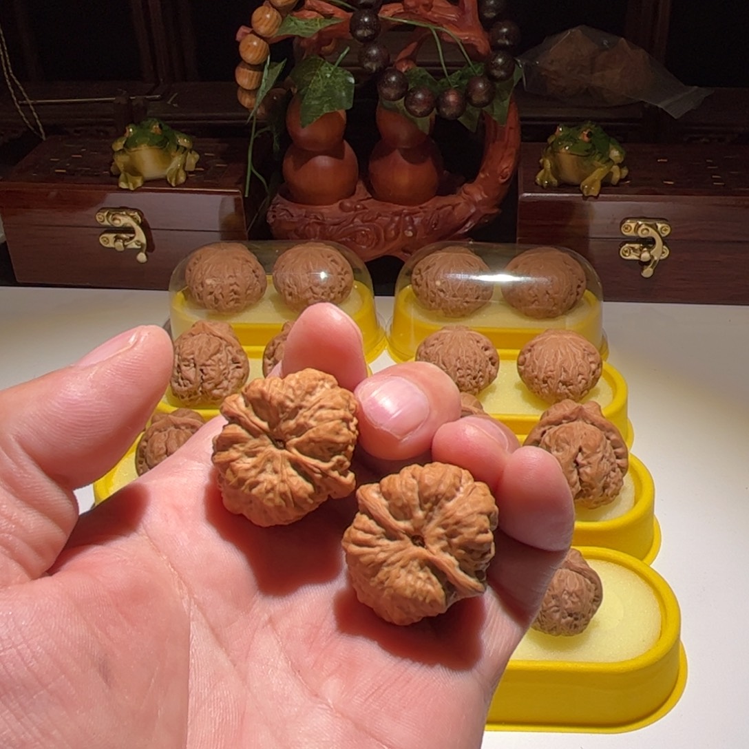 黄***½把件文玩核桃昌平娃直播中欢迎观看