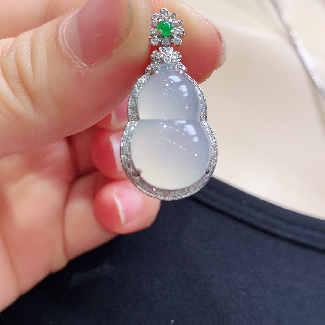 翡翠颈饰18K金镶嵌葫芦