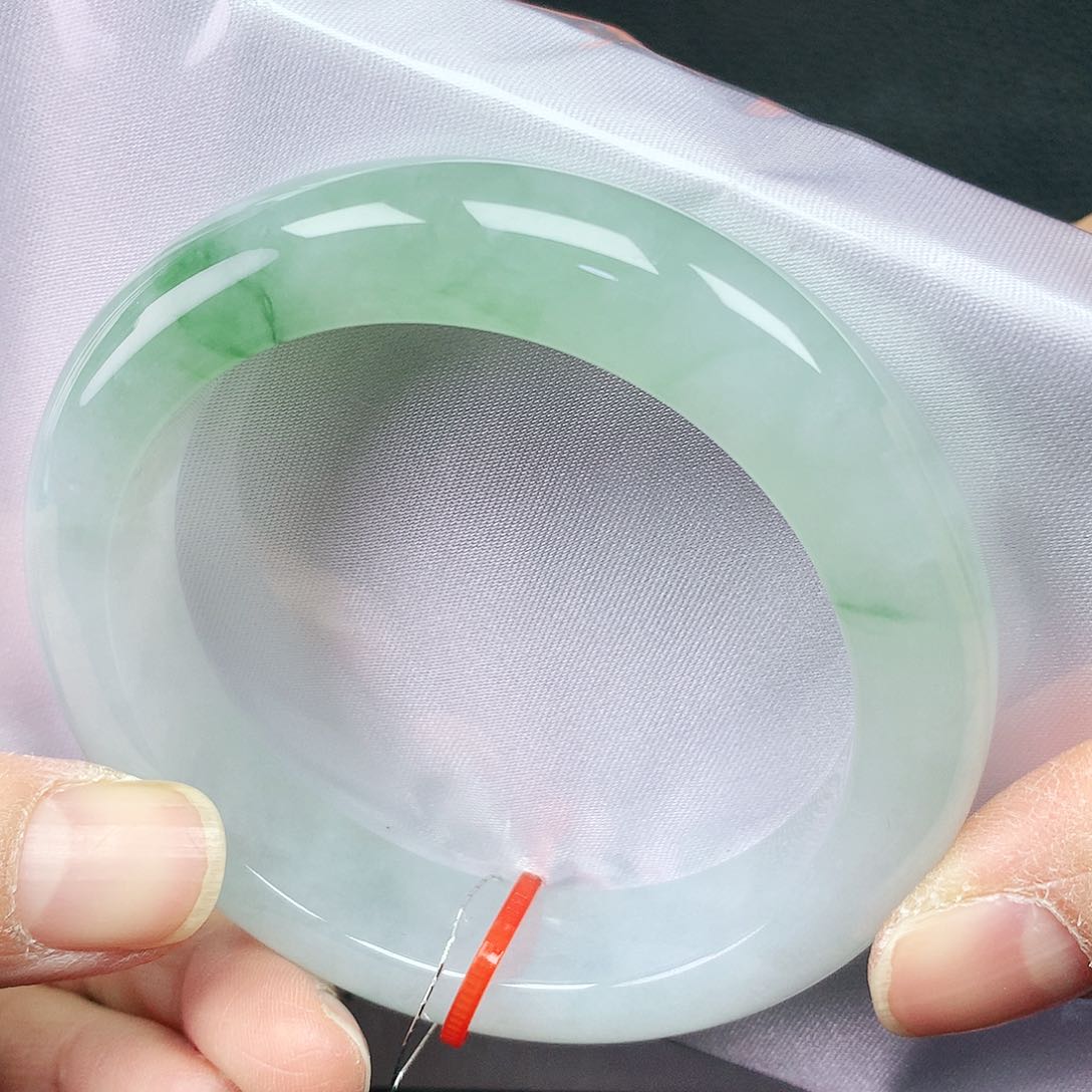 翡翠手镯未镶嵌55圈