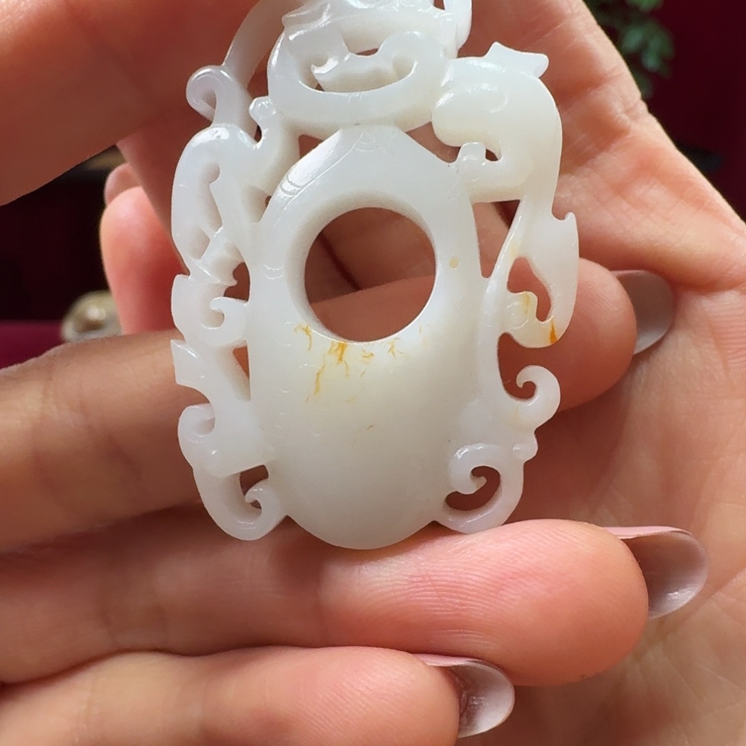 用***0和田玉未镶嵌颈饰