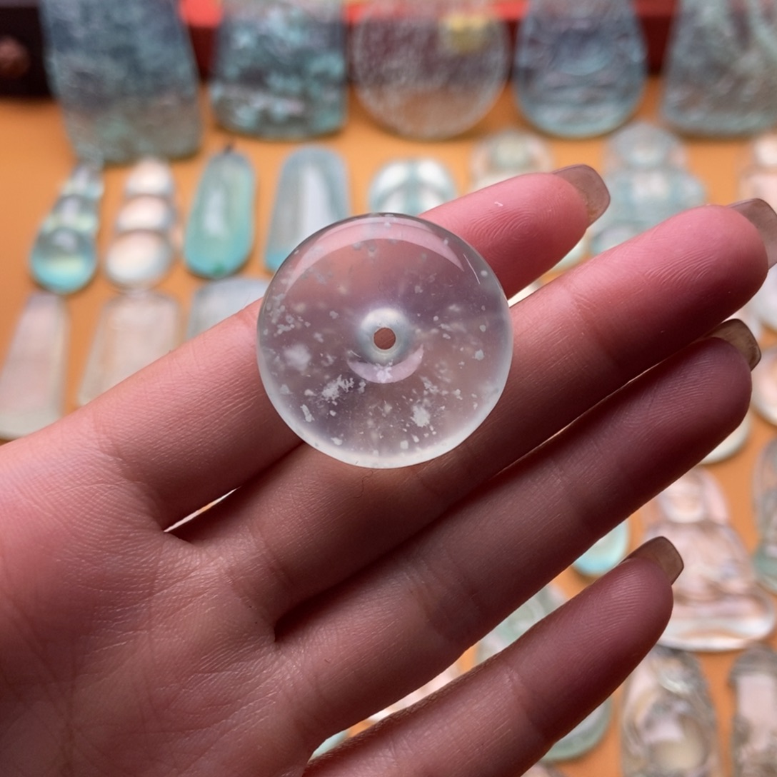 蛇纹石玉颈饰未镶嵌扣子