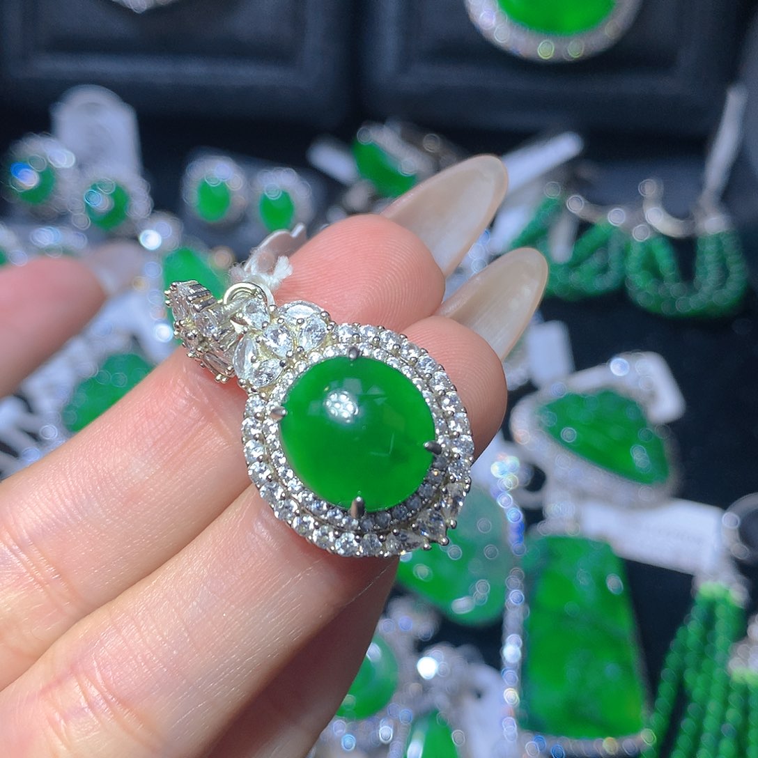 翡翠颈饰银S925镶嵌翡翠